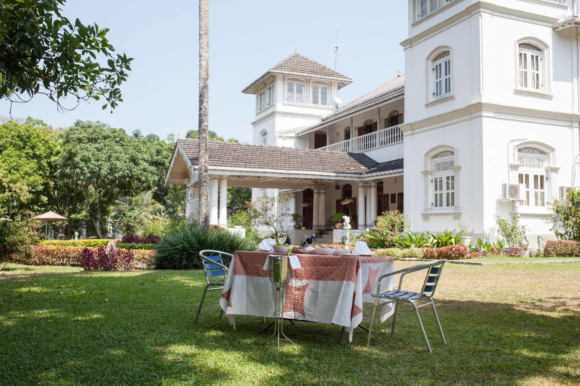 Hotel Manor House Embulpure Exteriér fotografie